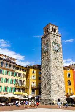 Riva del Garda, eski kasaba ve ortaçağ kulesi Torre Apponale, İtalya 'nın Trentino Alto Adige bölgesi