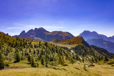 Cinque Torri, Passo Giau, İtalyan Dolomitlerindeki Rock Kuleleri