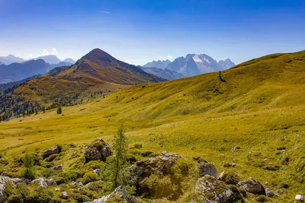 Cinque Torri, Passo Giau, İtalyan Dolomitlerindeki Rock Kuleleri