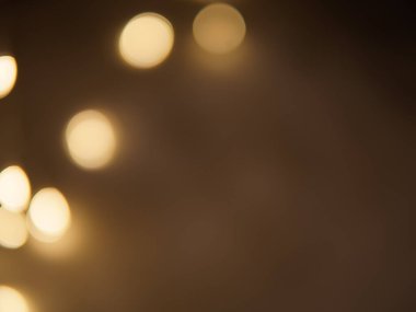 Altın ve koyu kahverengi Bokeh ışıkları şenlikli arka plan. Yüksek kalite fotoğraf