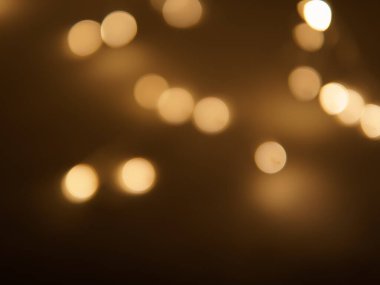 Altın ve koyu kahverengi Bokeh ışıkları şenlikli arka plan. Yüksek kalite fotoğraf
