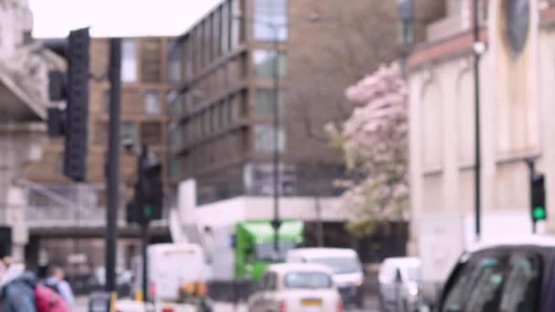 Vage Achtergrondbeelden Van Het Londense Stadsleven Auto Busverkeer Voetgangers Fietsers — Stockvideo