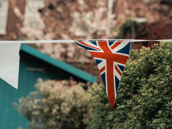 Флаги Великобритании Размахивающие Ветру Саду Английского Дома Торжество Коронации — стоковое фото
