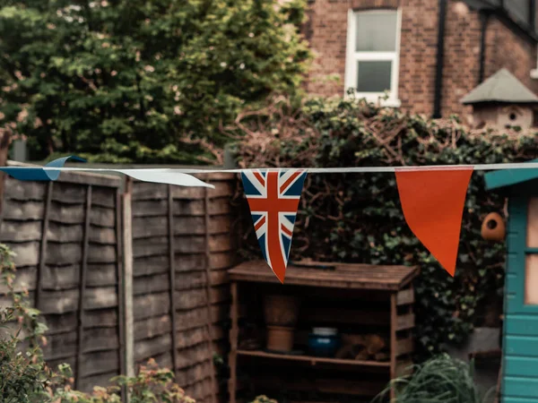 Drapeaux Grande Bretagne Agitant Vent Dans Jardin Maison Anglaise Célébration — Photo