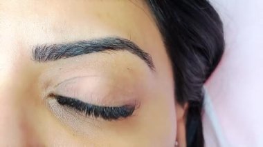 Kirpik uzantıları güzellik salonu makro gözü, 2d cilt 3d hacim, Rus hacmi, klasik tarz, çıkarıcı, yamalar, kirpik teknisyeni, güzellik uzmanı, lashmaker, kedi gözü