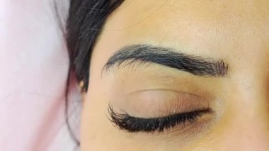 Kirpik uzantıları güzellik salonu makro gözü, 2d cilt 3d hacim, Rus hacmi, klasik tarz, çıkarıcı, yamalar, kirpik teknisyeni, güzellik uzmanı, lashmaker, kedi gözü