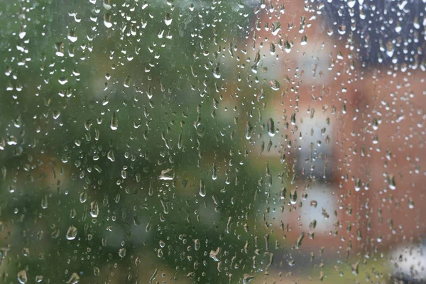 Pencereye Yağmur Damlaları Islak Hava Arka Plan — Stok fotoğraf
