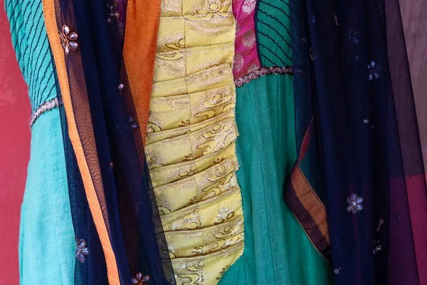 Hindistan Renkli Kumaş Arka Planı Kıyafetler Için Malzeme — Stok fotoğraf