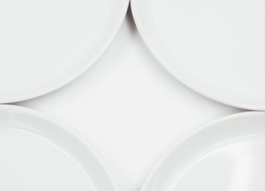 Beyaz arka planda beyaz yuvarlak plaka kopyalama alanı. Yüksek kalite fotoğraf