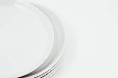 Beyaz arka planda beyaz yuvarlak plaka kopyalama alanı. Yüksek kalite fotoğraf