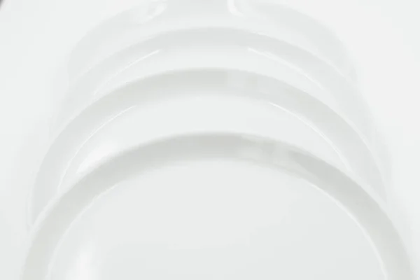 Piastra Rotonda Bianca Sfondo Bianco Copiare Spazio Foto Alta Qualità — Foto Stock