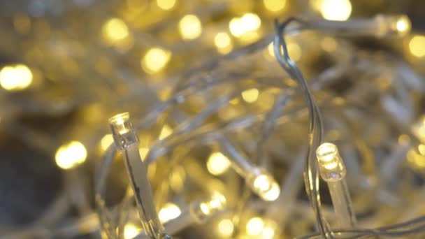 Close Van Gouden Kerstslinger Decoratie Voor Kerstboom Hoge Kwaliteit Beeldmateriaal — Stockvideo