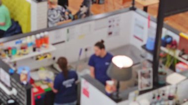 Alışveriş merkezindeki yemek bölümünün geçmişi bulanık. Yüksek kalite 4k görüntü