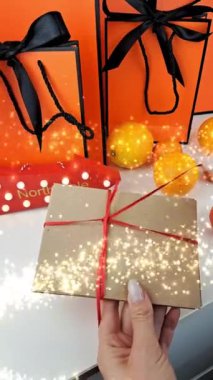 Küçük işletme müşterilerine neşeli Noel mektupları yollamak 