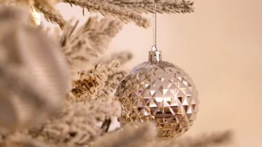 Noel ağacının Noel dekorunu kapat. Yüksek kalite 4k görüntü