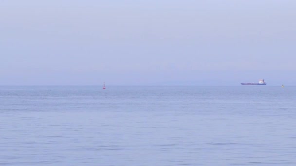 Φυσικό Θαλασσινό Τοπίο Πανόραμα Γαλάζια Θάλασσα Και Βουνά — Αρχείο Βίντεο