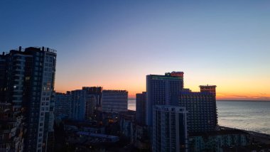 Günbatımında gece manzarası.