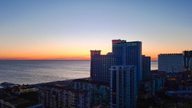 Günbatımında gece manzarası.