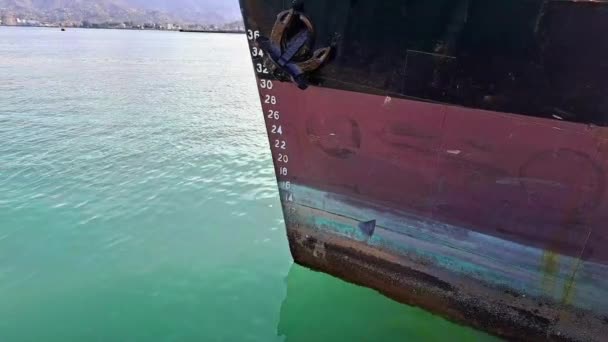 船体浸入水中的深度 吃水的深度 高质量的4K镜头 — 图库视频影像