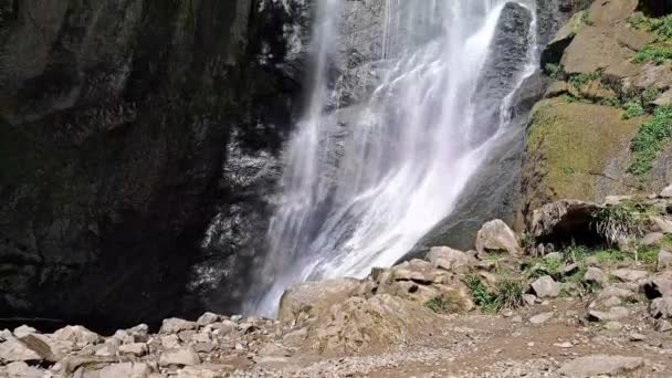 Водопад Горах Летом Скоростные Спуски — стоковое видео