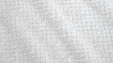 .Pürüzsüz beyaz kumaş arkaplan, ürün sunumu veya tasarım projeleri için minimalist zarafet