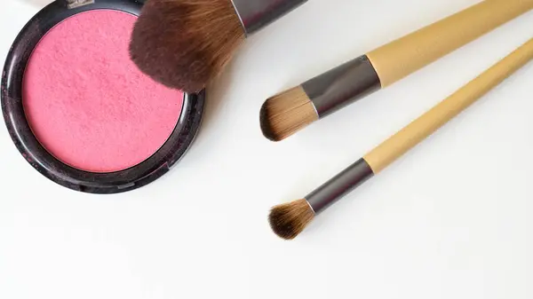 stock image Wooden organic makeup brushes on white backdrop. Eco-friendly, sustainable beauty tools.