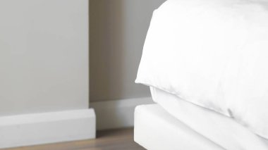 Beyaz çarşafları kapat, otel servisi iyi. Yüksek kalite fotoğraf