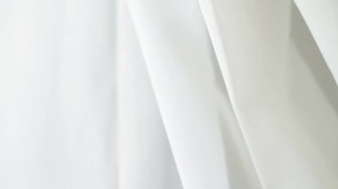 Ev yapımı tekstil ve gelinlik kumaşı için zarif beyaz tül arka plan. Narin ve rüya gibi tasarımlar yapmak için mükemmel..