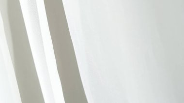 Ev yapımı tekstil ve gelinlik kumaşı için zarif beyaz tül arka plan. Narin ve rüya gibi tasarımlar yapmak için mükemmel..