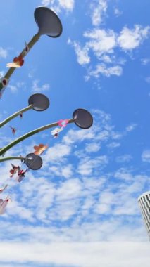 Yaz festivali için Batumi sokaklarını Gürcistan bayrağı süslüyor.