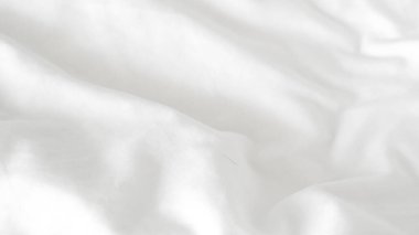 Pürüzsüz beyaz yatak örtüsü, yumuşak doku, temiz ve minimalist stil