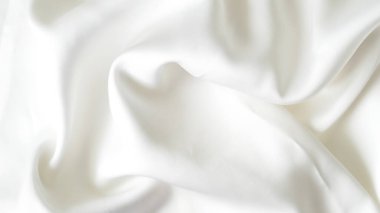 Yumuşak kıvrımlı ve hassas dokusu olan buruşuk beyaz ipek kumaş arkaplan