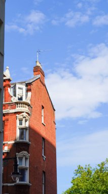 Güzel korunmuş tarihi yapılar sergileyen eski bir Avrupa kasabası. Yüksek kalite fotoğraf