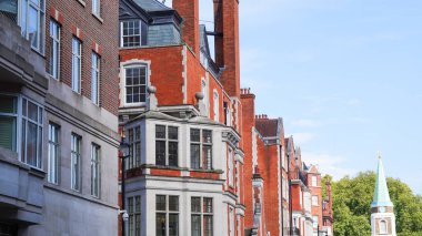 Güzel korunmuş tarihi yapılar sergileyen eski bir Avrupa kasabası. Yüksek kalite fotoğraf