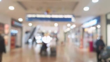  Bulanık bir Noel alışveriş merkezi. Parlak dekorasyonlar, şenlik cazibesi, Noel pazarı.