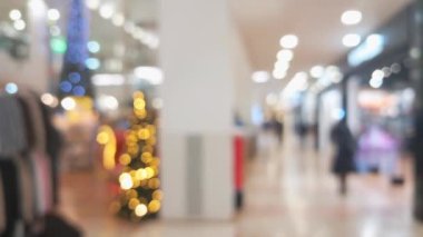  Bulanık bir Noel alışveriş merkezi. Parlak dekorasyonlar, şenlik cazibesi, Noel pazarı.