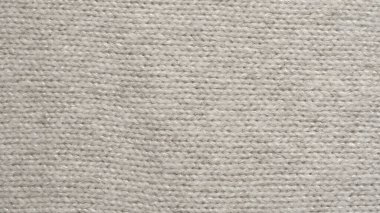 Sıcak, yumuşak ve davetkar yüzeyler ev rahatlığını çağrıştırıyor.