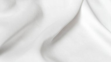 Dalgalar gibi kıvrımlı yumuşak beyaz saten kumaş