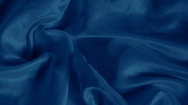 Soyut mavi ipek dalgalar hafif bir parıltıyla ışığı yansıtıyor