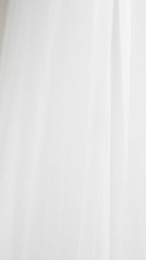 Yumuşak zarif görsel tasarım için hafif beyaz tül kumaş dokusu arkaplanı.