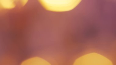 Sıcak sinematik soyut arkaplan, yumuşak kahverengi tonlarda bokeh.