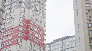 Modern konut bloklarında kiralık daireler konut bölgelerinde.