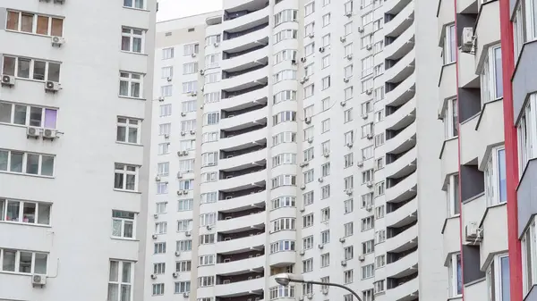 Yüksek binalarda satılık veya yatırım amaçlı gayrimenkul olanakları.