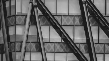 Monokrom arka planında modern mimarinin en küçük geometrik çizgileri.
