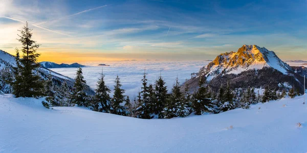 伟大的罗兹克日落 斯洛伐克最美丽的山之一 图库照片
