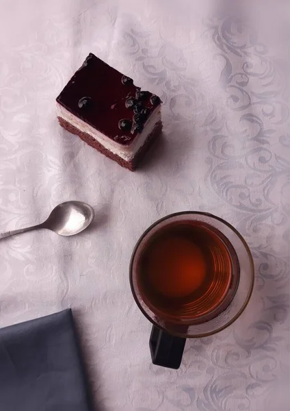 Чай Торт Белом Столе — стоковое фото