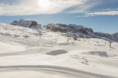 Madonna di Campiglio 'nun kayak pisti. Alpine Kayak merkezi Trentino Alto Adige 'den Dolomiti di Brenta Park' a. İtalya
