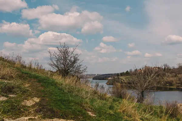 Dinyeper Nehri, Demir Köprü, Sonbahara Khorytsia Adası - Zaporizhia, Ukrayna.