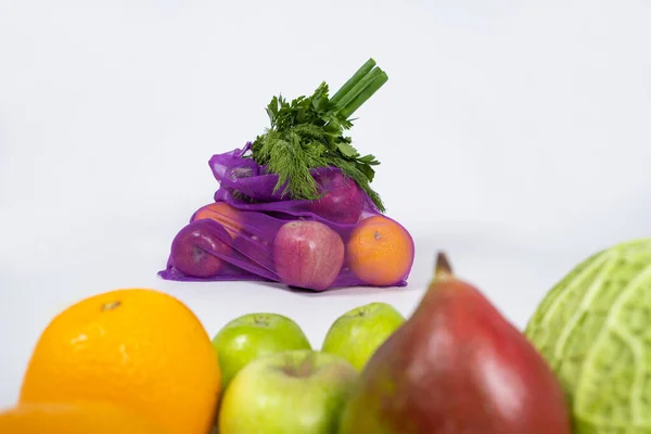 Malla Tela Para Frutas Verduras Sobre Fondo Blanco Una Alternativa —  Fotos de Stock