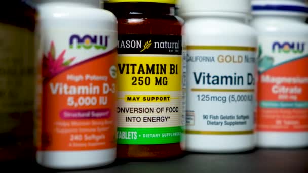 Siyah Zemin Üzerine Diyet Takviyeleri Vitamini Vitamini Magnezyum Ekim 2022 — Stok video